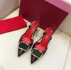 Marque de sandales féminines rivet talons hauts 8cm stiletto rouges de mariage chaussures de mariée en cuir boucle en métal single rivet chaussures sexy pointues