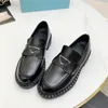 2023 Desinger Women Casual Shoes Monolith Triangle Black Shoe ￶kar plattformen Sneakers CloudBust Classic Patent Matte Loaf H￶g kvalitet