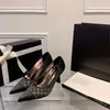 Hög häl klänningskor kvinnor sandaler mens lyxdesigner sommar sexiga sandaler läder lägenheter mode presbyopia strandbälte box tofflor