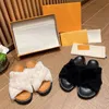 Designer Slippers Ladies Slippers Warm Comfortable Winter Trend Curly Fluffy Girl Black White Flip Flops 36-40