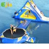 PVC uppblåsbart flytande vatten slide kommersiella spelutmaningsspel med trampolin hav flytande park