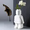 ヨーロッパのセラミック彫像の創造性ロボットテレビキャビネットデスクトップフラワー花瓶リビングルーム220818のモダンホームデコレーションアクセサリー