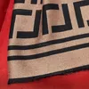 Laine de luxe Hiver classique brun f lettre longue écharpe de qualité supérieure de qualité jacquard châle de créateur en laine pour les femmes foulards modélisation chaude adaptée à la peau