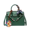 Bag weiblich 2023 Neues Litchi -Muster tragbares Bag Temperament Lock Messenger Geldbörsen