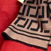 Lana di lana di lusso inverno classico marrone f lettera di sciarpa lunghe di alta qualità jacquard lana designer scialle per donne sciarpe intero skinfri2070956