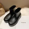 Women Rain Boots Summer 2022 New Candy Color Fashion مقاوم للماء ومضاد للانزلاق الجوارب القصيرة الأنبوب