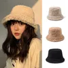 Sombrero de mujer Sólido Piel artificial Cálido Gorro de mujer Faux Fur Winter Bucket Hat para mujer Protector solar al aire libre Sombreros para el sol Panamá Lady Caps Y220818