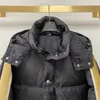 Hombres Down Parkas Diseñador Hombres Chaqueta clásica Abrigo de invierno Chaquetas de diseñador Abrigos gruesos con capucha Mujeres Parker Puffer Ropa exterior a prueba de viento OZ0T