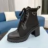 Botas de tobillo de tacones altos negros de diseñador para mujer triángulo 7,5 CM moda invierno botines de motocicleta zapatos de combate de nailon de cuero Real