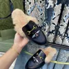 Tasarımcı Terlik Kadın Loafers Katırları Sonbahar Kış Sıcak Yün Terlik Klasik Metal Zincir Nakış Sandalet Deri Yarım Terlik Desen Slaytlar 35-42