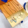 Nowa moda damska 18K Gold Stated Stal Stael Designer Naszyjniki Choker Choker Letter Wisianty Naszyjnik Akcesoria biżuterii