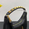 Catwalk -stijl lederen ontwerper okseltassen luxe handtassen handelen klinknagels beschermende basis mode een schouder crossbody tassen retro solide