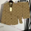 Lady Jacquard Blazers 재킷 반바지 반바지 카키 옷깃 목 코트 창조적 인 포켓 디자이너 코트 반바지 세트