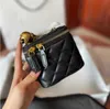 Piccola borsa da vanità con designer di donne a catena Mini WoC Single tracolla a tracolla a tracolla Hardware in oro nero 10 cm da 17 cm trapuntato a catena Fasgion Borse Fasgion