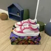 Fashion Time Out Sneaker da donna in pelle di vitello Scarpe casual Blu Multi Bianco Rosa goffrata Open Back Fucsia Khaki Verde Suola Stampata Sneakers da donna di lusso 16