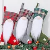 Calzini di Natale Calzini di caramelle Borsa di caramelle Bambola senza volto Calzini di Natale Ciondolo regalo per bambini a quadri