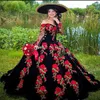 Klassiska quinceanera klänningar mexikansk stil av axlar söta 15 klänningar rosblomma applikationer vestidos de 16 festklänning 326 327