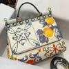 Frauen Handtasche Blumen bedruckte Umhängetasche echte Leder -Crossbody -Taschen Retro -Buchstaben abnehmbar verstellbare Gurtklappe Lady Tote H331a