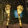 2pc Skeleton Hand Solar LED Light Outdoor Skull Arm Stakes Incandescente Giardino di casa Lampada da prato Accessori per decorazioni di Halloween Puntelli per feste 220819