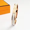 Högkvalitativ designdesign Armring i rostfritt stål guldspänne armband modesmycken män och kvinnor armband med låda