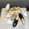 Moda Lüks Bayan Sandalet Düz Deri Yüksek Topuk Terlik Tasarımcı Yumuşak Taban Deri Loafer'lar Muller Kaymaz Metal Zincir Plaj Ayakkabısı Kadife Flip Flop 35-42