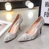 Luxury kristallen trouwschoenen voor bruid lovertjes prom banket ontwerper Rijnstenen hakken pored teen pumps kralen bruidsschoenen