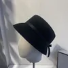베레트 스타일의 레트로 울 우아한 램프 쉐이드 모양 레이디 버킷 캡 여성 레저 모자 2022