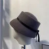 베레트 스타일의 레트로 울 우아한 램프 쉐이드 모양 레이디 버킷 캡 여성 레저 모자 2022