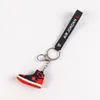 2022 heißer Verkauf Großhandel Designer 3D Mini Basketball Schuh Schlüsselanhänger Silikon Sneaker Form Schlüsselanhänger Cartoon dreidimensionale Tasche Anhänger Paar Schlüsselanhänger