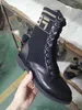 Mode Luxus schwarze Motorradstiefel Stricken Druck Logo Stoff Leder Martin Stiefel Elastizität Stoff Ärmel Frauen Schuhe Größe 35-42