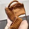 Sacs à main en cuir de luxe Weave Designer Bag Fashion Mini Chain Cross Body Women Totes Classic Solid Color Fashion Fandbag Change Purse