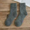 Sports Socks Par de Cashmere Winter Winter Feminino quente de cor sólida de lã Harajuku retro frio de moda Sockssports