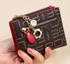 Donne Vintage 9384 Lettera di stampa Portafogli corti Fold Card Holds Lady Clutch Wallet Coin Borse Multi Funcito Driver's Driver's Licent Travel Travel Bank Card Sleeve