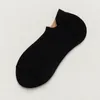 Мужские носки весеннее лето расчесывать хлопок с твердым цветом простые мужчина мода повседневное дышащее поглощение пота невидимость лодыжки носки