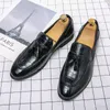 Novo designer de luxo Padrão de crocodilo Tástels sapatos de couro para homens vestido de baile de casamento formal regresso a casa de sapatos tenis masculino