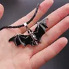 Die Nachtleben Fledermaus Gothic Anhänger Halskette Vintage Lederkette für Mann Frauen Punk Retro schrecklicher Schmuck Cool Chic