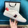 Designerskie sukienki buty Włochy Ace Sneakers pszczół skórzana skóra haftowa czarne mężczyzn tygrys chaussures blokujący białe buty spacery sportowe trenerzy 8