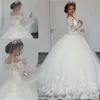 2020 Роскошное кружевное платье с мячом свадебные платья с плеча с длинным рукавом поезда свадебные платья кружевные аппликации плюс африканский Weddi251h