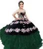 Vintage Charro Quinceanera Vestidos Floral Bordado Ruffle estilo mexicano Sweet 15 Dress 16 anos Meninas Corset Fuchsia e Black Misfarade Prom Vestido de Ball 2022