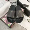 Blommiga sandaler kvinnor män stor storlek US5- US13 Blossom Mix 100 modeller Flower Animals Slide Summer Fashion Wide Flat Slipper med låda