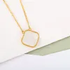 Luxur Designer Exquisite Pendant Neckor 18K Gold Fritillary Clover Necklace for Women Party Lovers Gift Jewelry290n