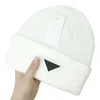Designer marca women039s luxo gorro chapéu outono e inverno nova p carta triângulo invertido moda tendência simples calor ao ar livre 9166709