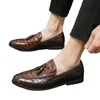 Novo designer de luxo Padrão de crocodilo Tástels sapatos de couro para homens vestido de baile de casamento formal regresso a casa de sapatos tenis masculino