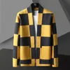 Kurtki męskie w stylu brytyjski jesienny dzianina sweter trend marka moda moda kratowana kardigan płaszcz męski wolny żółty niebieski męski swetry 220826