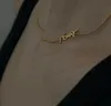 Original Designer Schmuckset Anhänger Choke Halskette Armband Ohrringe Brosche elegantes 18 Karat Gelbgold Y-Logo gravieren Kette Mode Sommer Mädchen Frauen Schmuck