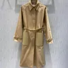 Casacos de trincheira feminina Designer de luxo de alta qualidade Classic Windbreaker letra de impress￣o de letra de impress￣o de cinto solto f￪mea f￪mea feminina