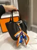 Крупди на плече сумки роскошная бренда бренда корзина ковша мода простые женские дизайнерские кожаные сумочки