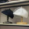 Зимой шляпа Winter Hat French Fascinator Wool Женская сетчатая сетчатая сетка яркий бриллиант Берет маленький аромат Fedoras Fashion Retro Banquet Hatsvisors