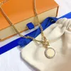 Collana d'amore Designer pendenti da donna Retro abbellimento bronzo 2022 Collane con ciondolo a catena con ciondolo Gioielli in ottone di moda