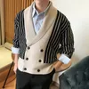 Herrjackor Autumn British Stripe Double Breasted Coat Men Personlig Slim Lapel Sweater Cardigan Trend Los Hombres Abrigos Heren Vesten 220826